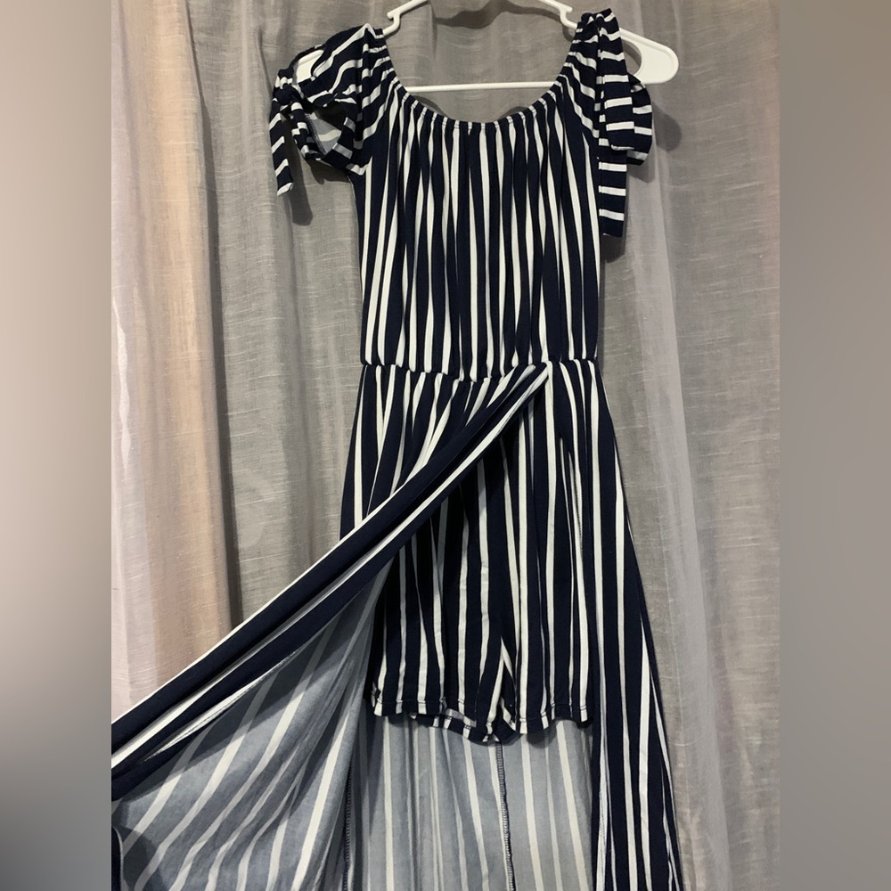 Cute striped dress with shorts and a split. Size small.